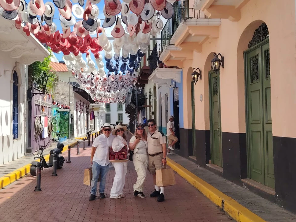 Visitantes en Casco Antiguo con Caba Express