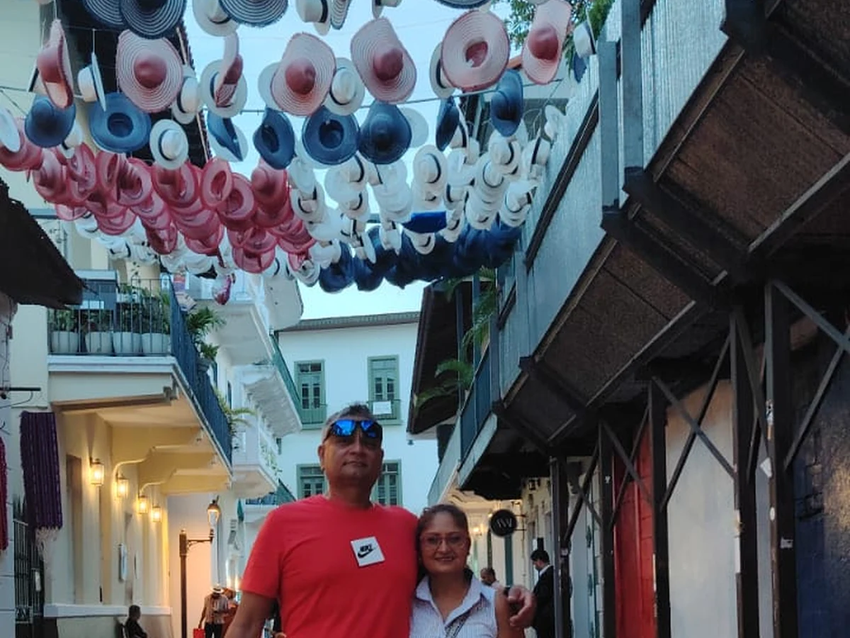 Pareja visitante en Casco Antiguo