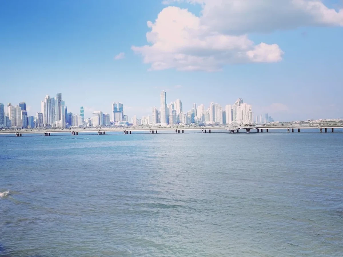 Vista panorámica de Ciudad de Panamá durante una experiencia con Caba Express